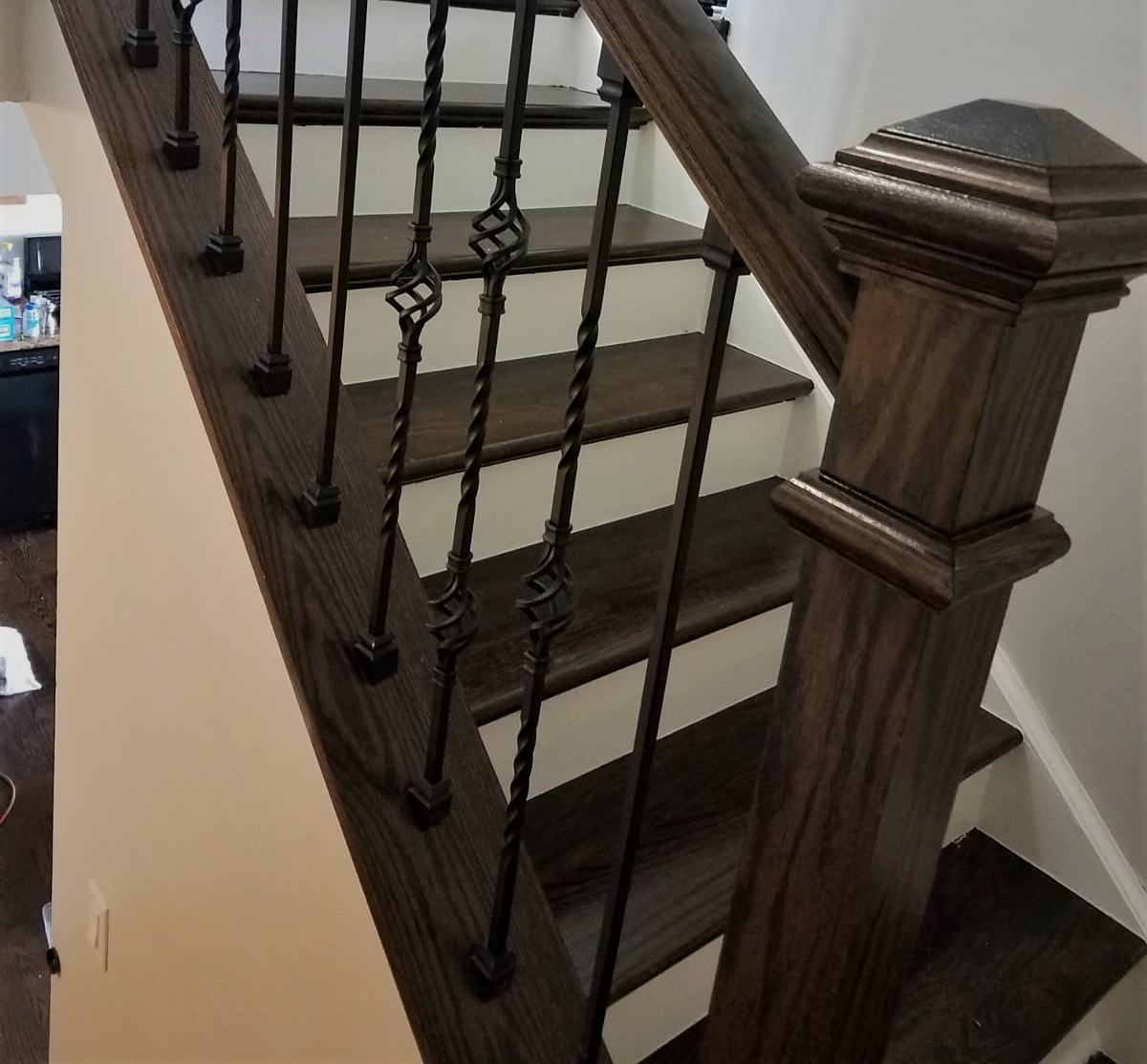 WOOD STAIRCASE INSTALLATION